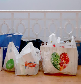 ebankIT food donations to help Ukrainian refugees